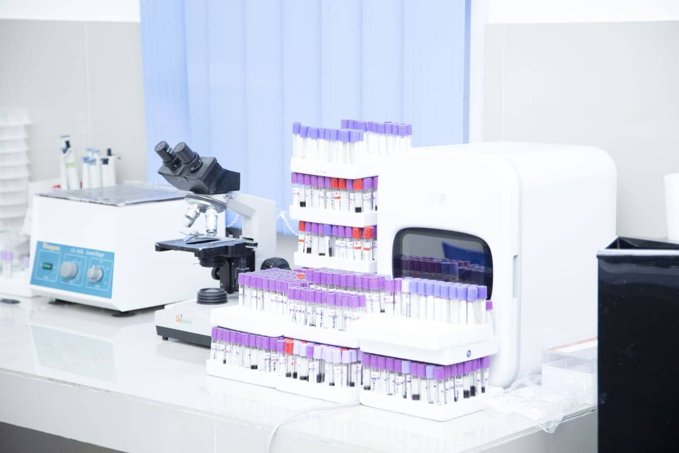 Fasilitas laboratorium Alma Medika